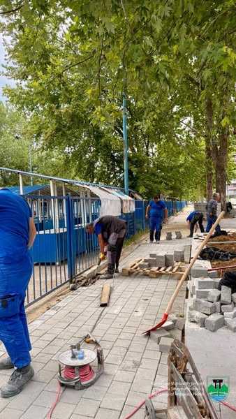 Pojačani radovi na trotoaru i biciklističkoj stazi u Kolašinskoj ulici
