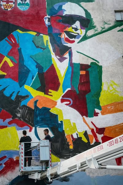 Rok večno živi: Mural Džoa Satrijanija u Severnoj Mitrovici