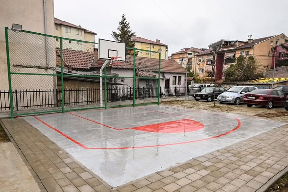 Inaugurohet parku i ri pranë objektit të Komunës